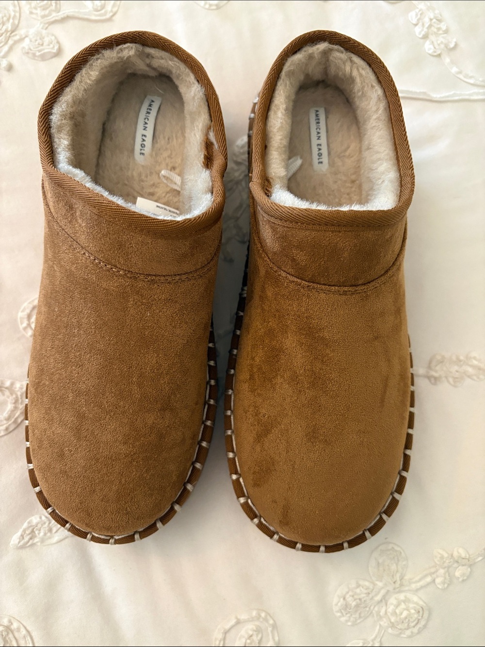 American Eagle Outfitters Women’s Hang out Fleece Lined Clog Slippers